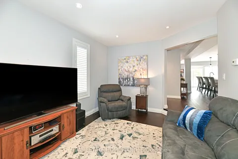 640 Chiron Crescent, Pickering, ON L1V 4T4
