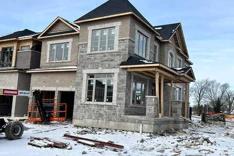 16 Fire King Drive, Whitby, ON L1P 0R4