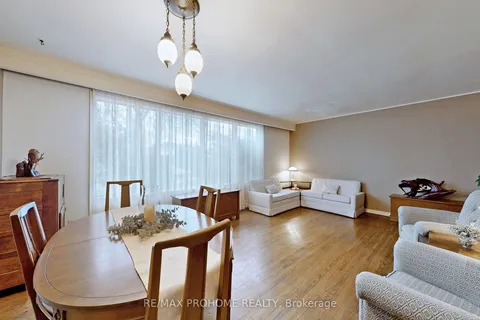 17 Oakworth Crescent, Toronto, ON M1K 3T7