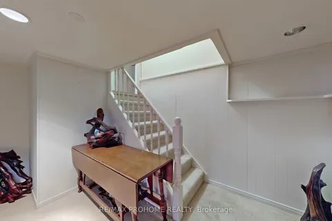 17 Oakworth Crescent, Toronto, ON M1K 3T7
