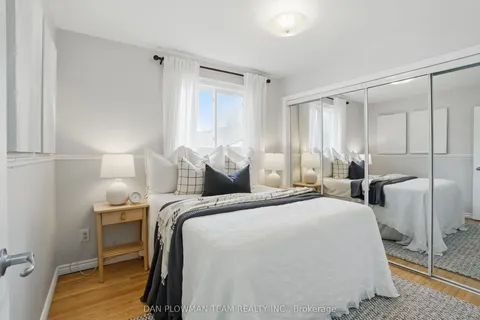 699 Aruba Crescent, Oshawa, ON L1J 6B7