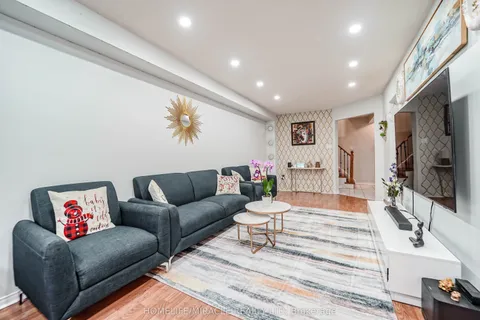 15 Heaver Drive, Whitby, ON L1N 9K4