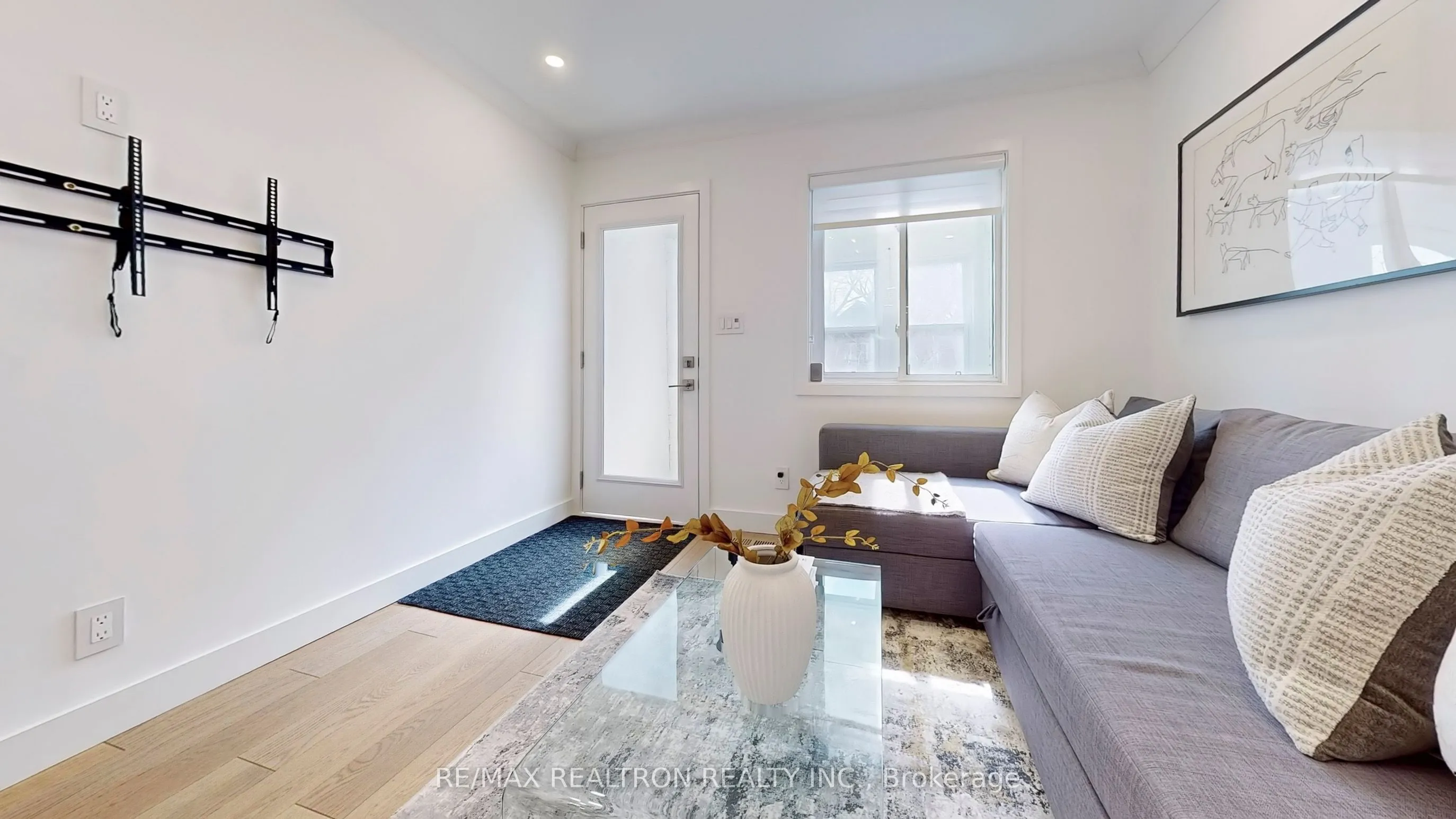 92 Walpole Avenue, Toronto, ON M4L 2J1