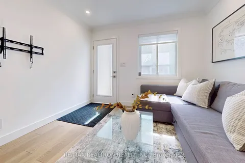 92 Walpole Avenue, Toronto, ON M4L 2J1