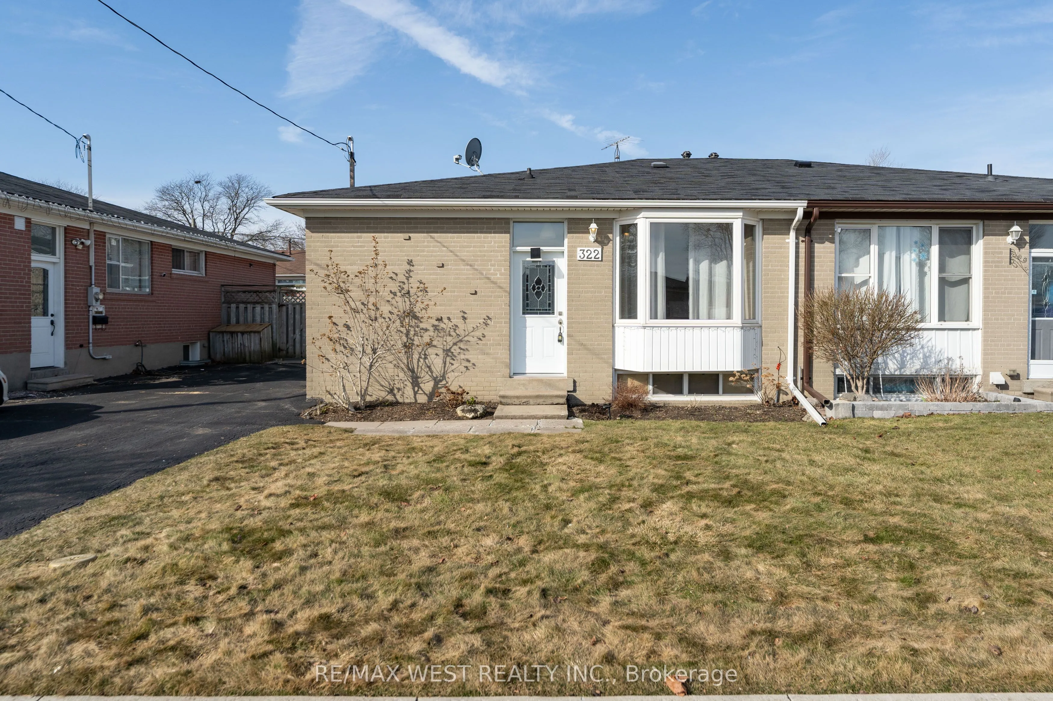 322 Rosedale Drive, Whitby, ON L1N 1Z3