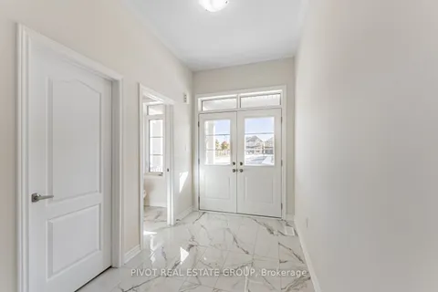16 Waterfront Crescent, Whitby, ON L1N 0M9
