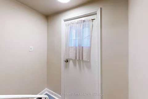 29 Love Crescent, Toronto, ON M4E 1V6