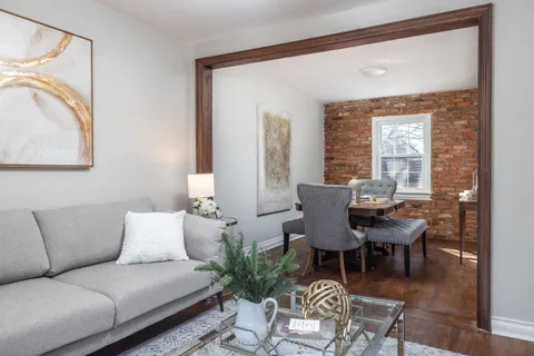 33 Southmead Road, Toronto, ON M1L 2H9