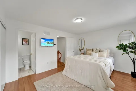 132 Kirkland Place, Whitby, ON L1P 1W8