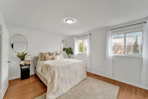 132 Kirkland Place, Whitby, ON L1P 1W8