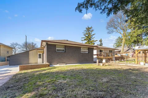 23 Macduff Crescent, Toronto, ON M1M 1X6