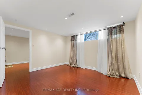 23 Macduff Crescent, Toronto, ON M1M 1X6