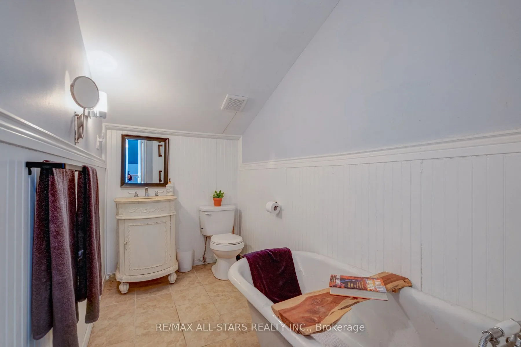 126 Pine Point Lane, Scugog, ON L9L 1B4