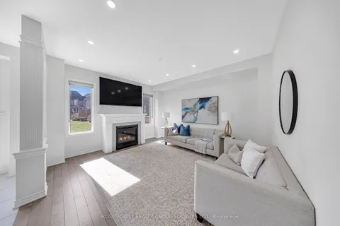 26 Hickling Lane, Ajax, ON L1T 0P9