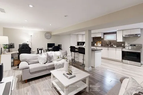 43 Benlight Crescent, Toronto, ON M1H 1P4