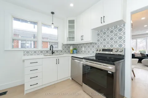 65 Mooregate Avenue, Toronto, ON M1K 3V9