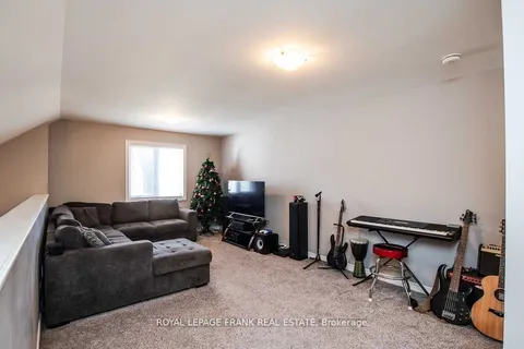 805A Dundas Street, Whitby, ON L1N 2N6