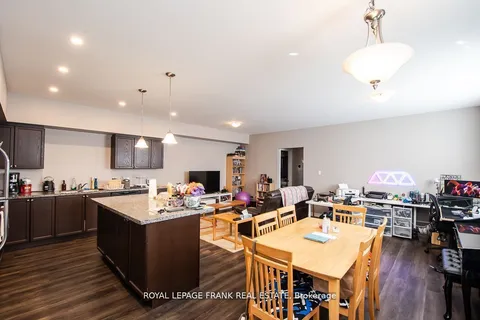 805B Dundas Street, Whitby, ON L1N 2N6