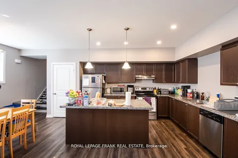 805B Dundas Street, Whitby, ON L1N 2N6