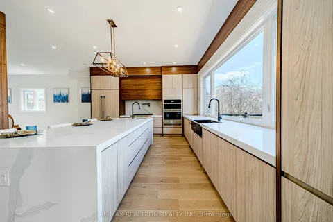 28 Scott Street, Whitby, ON L1N 3L1