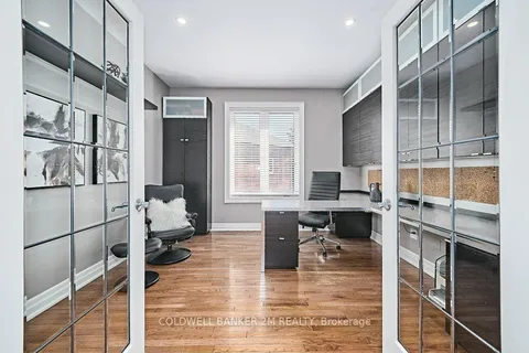 16 Burgundy Court, Whitby, ON L1R 3H7