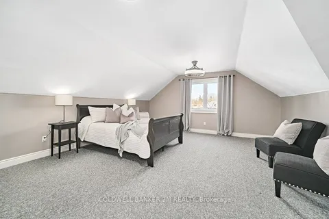 16 Burgundy Court, Whitby, ON L1R 3H7