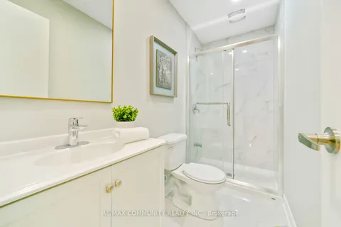 15 Cree Avenue, Toronto, ON M1M 1Z3