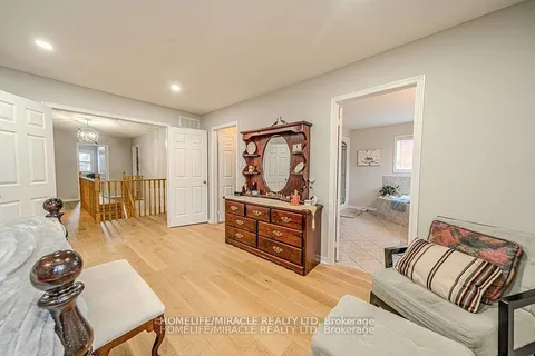 47 Gabrielle Crescent, Whitby, ON L1R 3M5