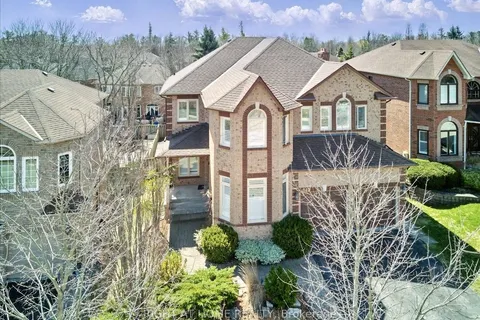 842 Primrose Court, Pickering, ON L1X 2S7