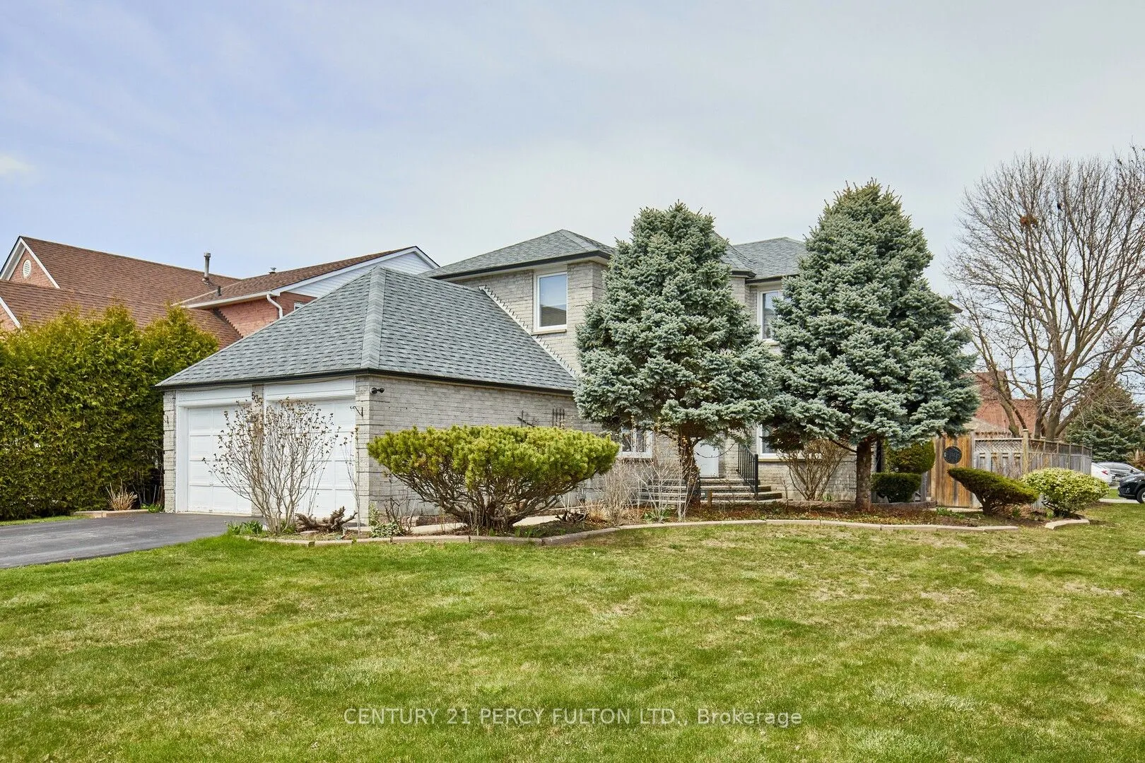 535 Gardenview Square, Pickering, ON L1V 4R7