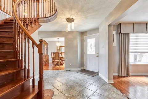 535 Gardenview Square, Pickering, ON L1V 4R7