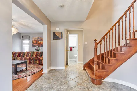535 Gardenview Square, Pickering, ON L1V 4R7