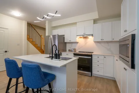 12 Emmas Way, Whitby, ON L1R 0S7