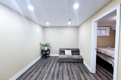 24 Bradstone Square, Toronto, ON M1B 1W2