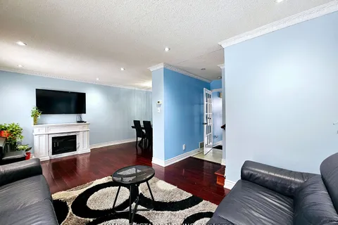 24 Bradstone Square, Toronto, ON M1B 1W2