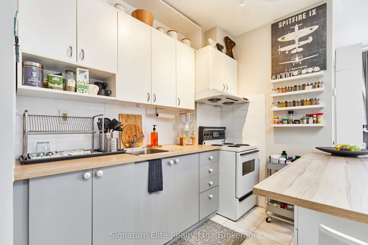 1395 Gerrard Street, ON M4L 1Z3