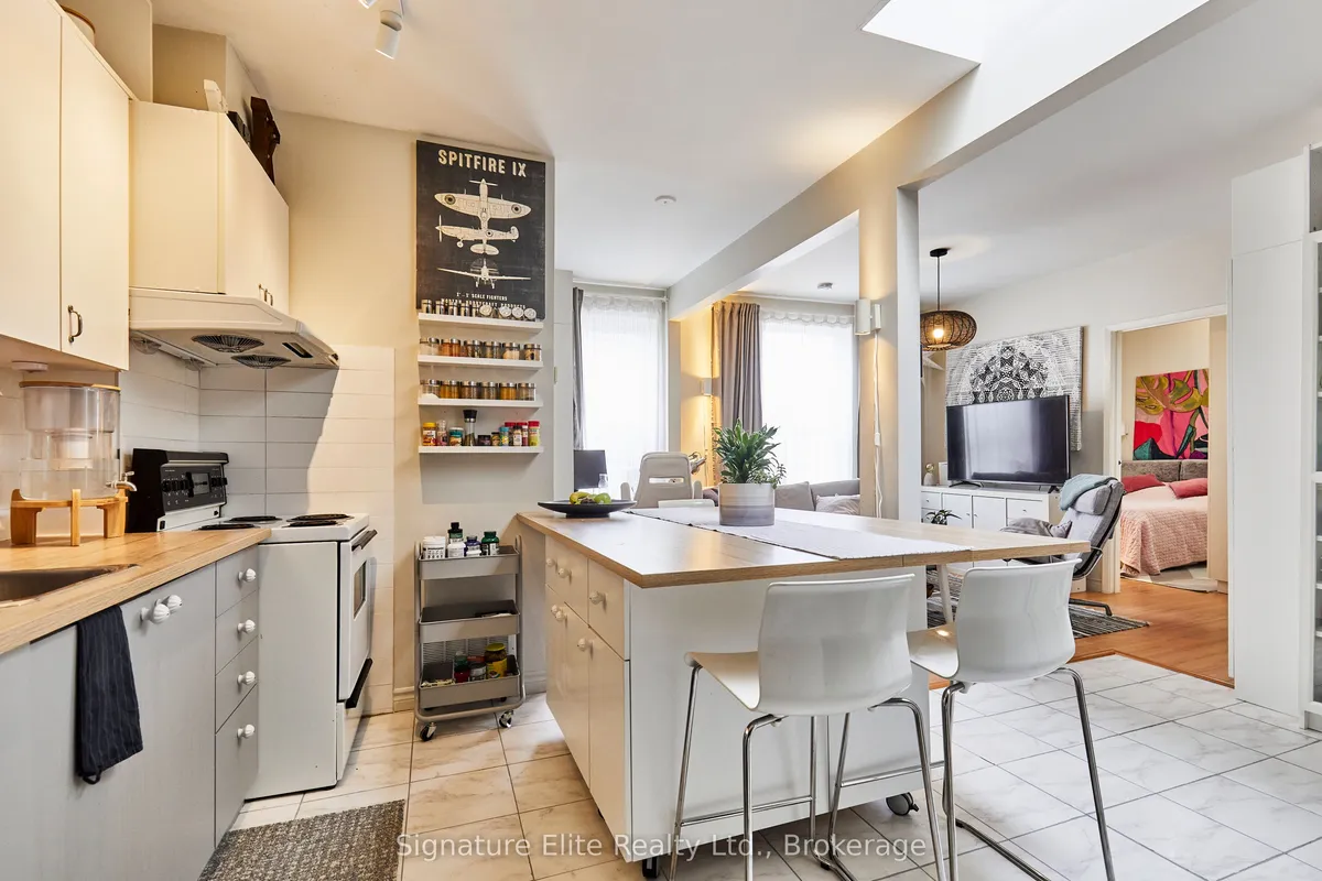 1395 Gerrard Street, ON M4L 1Z3