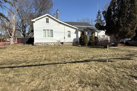 1 Queen Street, Whitby, ON L1M 1C5