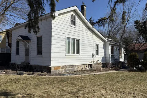 1 Queen Street, Whitby, ON L1M 1C5