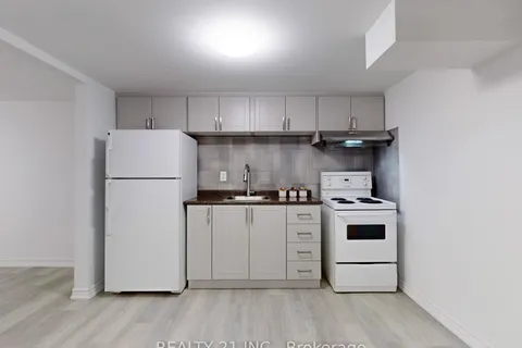 744 Breezy Drive, Pickering, ON L1W 2X7