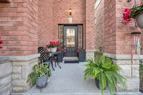 473 Rossland Road, Ajax, ON L1Z 0K8