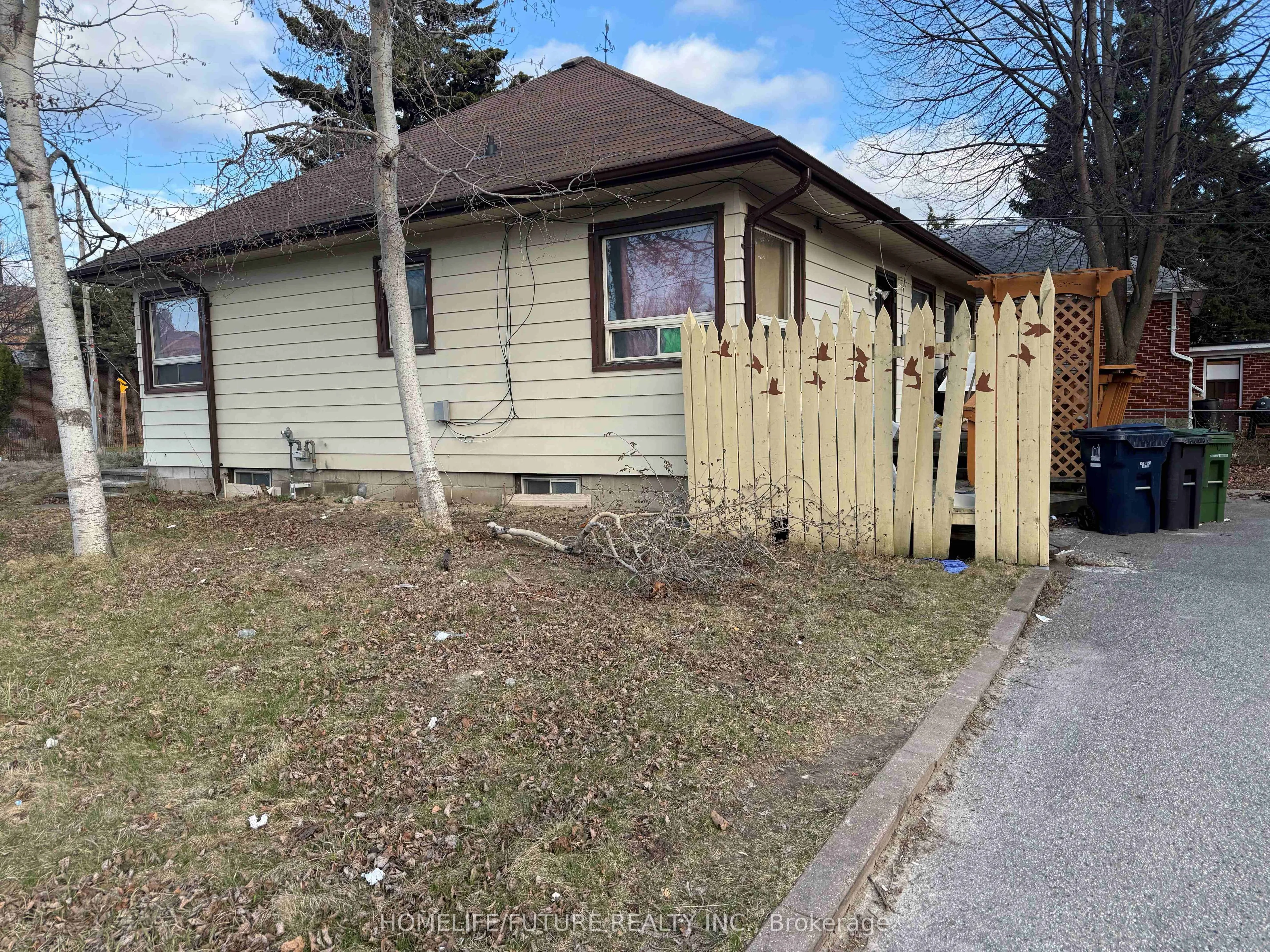 18 Mccowan Road, Toronto, ON M1M 3L8