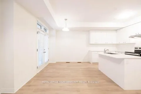 32 Emmas Way, Whitby, ON L1R 0S7