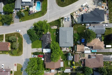 668 Marksbury Road, Pickering, ON L1W 2T2