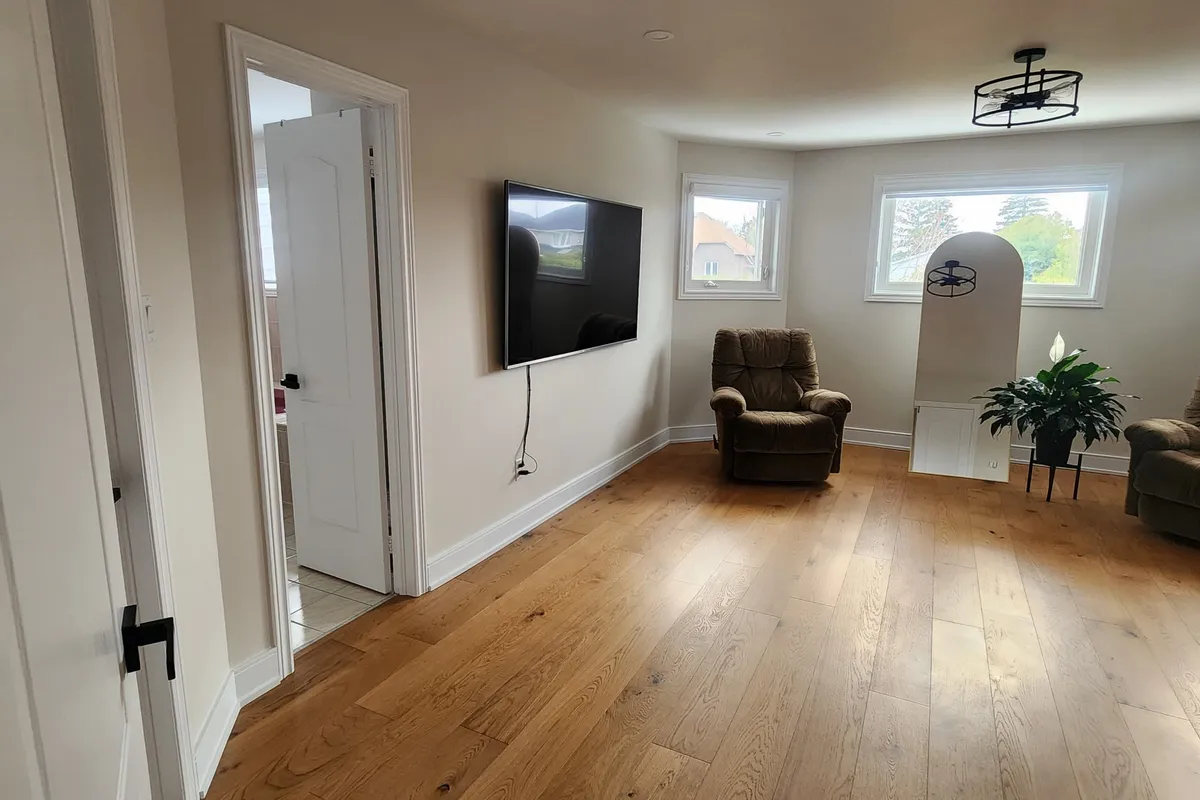 1530 Oakburn Street, Pickering, ON L1V 6N4