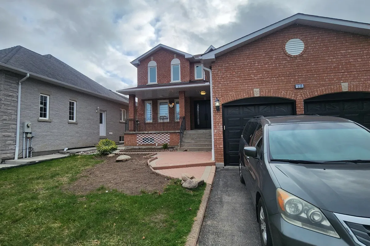 1530 Oakburn Street, Pickering, ON L1V 6N4