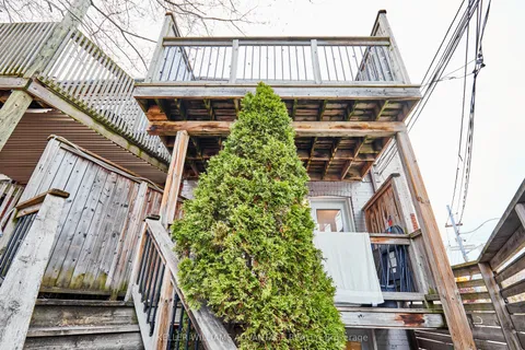 233 Kingston Road, Toronto, ON M4L 1T5