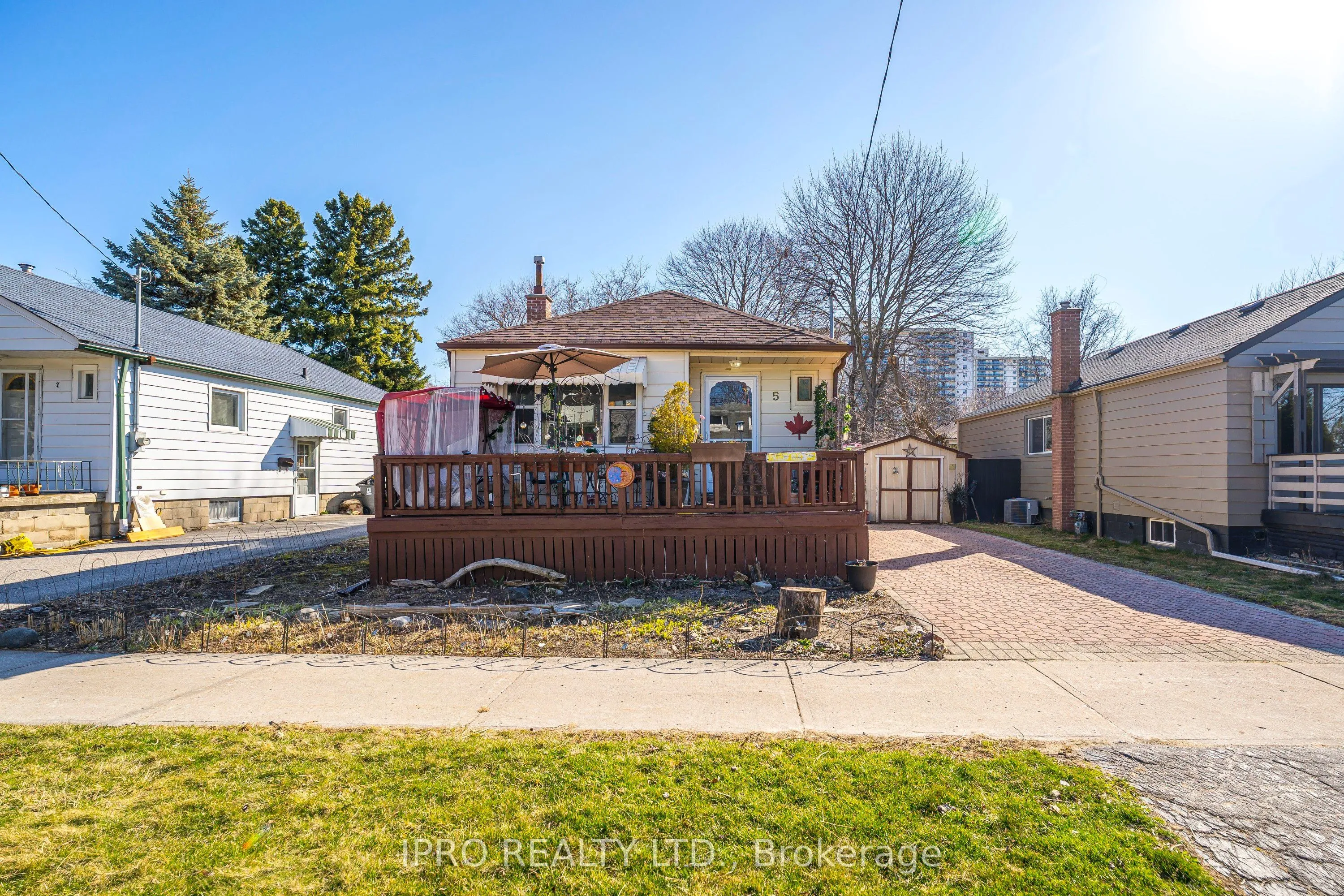 5 Westbourne Avenue, Toronto, ON M1L 2X8