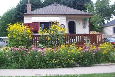 5 Westbourne Avenue, Toronto, ON M1L 2X8