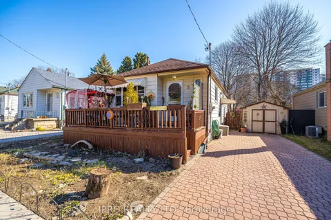 5 Westbourne Avenue, Toronto, ON M1L 2X8